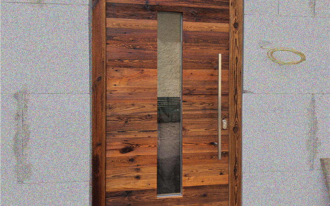 Haustür aus Altholz