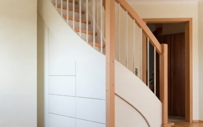Treppenschrank mit Bücherregal